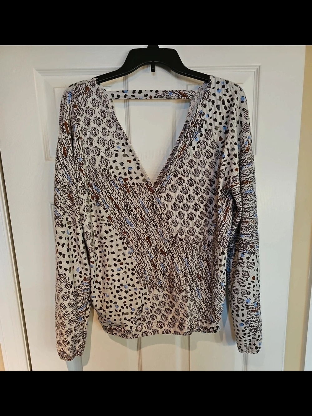 Daytrip Women's V-Neck Surplice Printed Blouse - Cream with Brown & Blue Accents